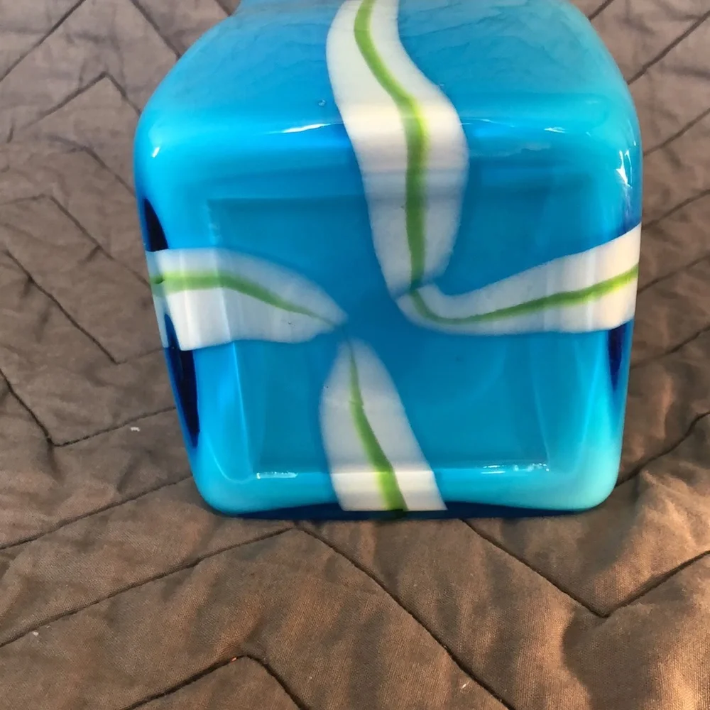 Vintage Pier 1 imports art glass vase.